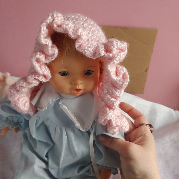 Handmade pink crochet baby bonnet hat - Picture 2 of 5